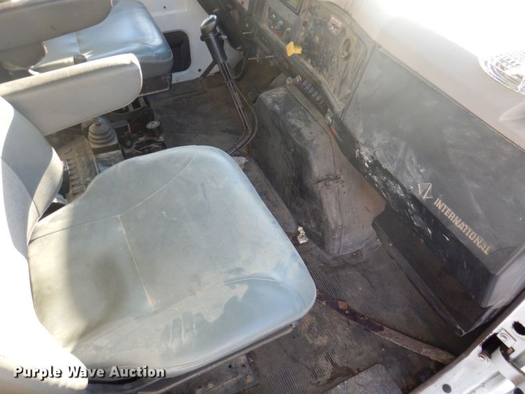 image for item MW9362 2000 International 4900  dump truck