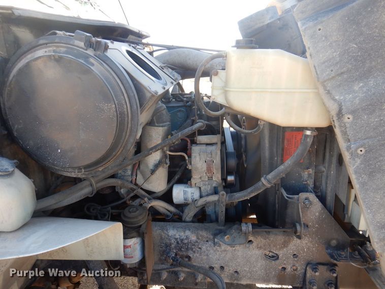 image for item MW9362 2000 International 4900  dump truck
