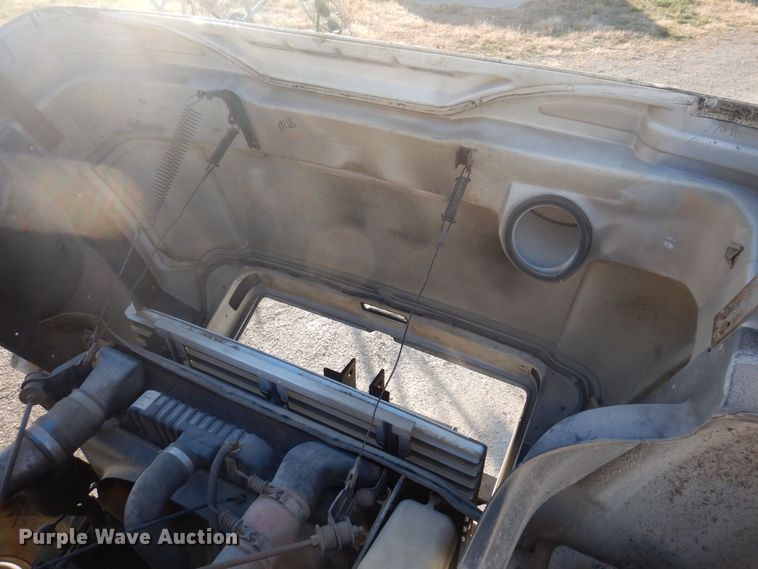 image for item MW9362 2000 International 4900  dump truck