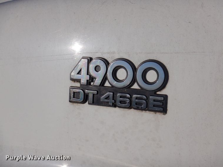 image for item MW9362 2000 International 4900  dump truck