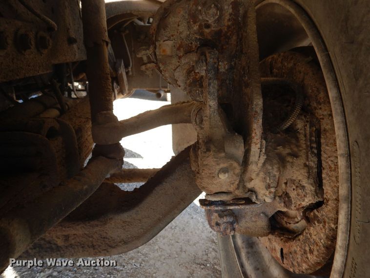 image for item MW9362 2000 International 4900  dump truck