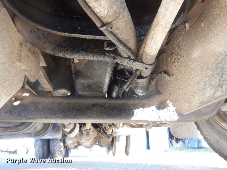 image for item MW9362 2000 International 4900  dump truck