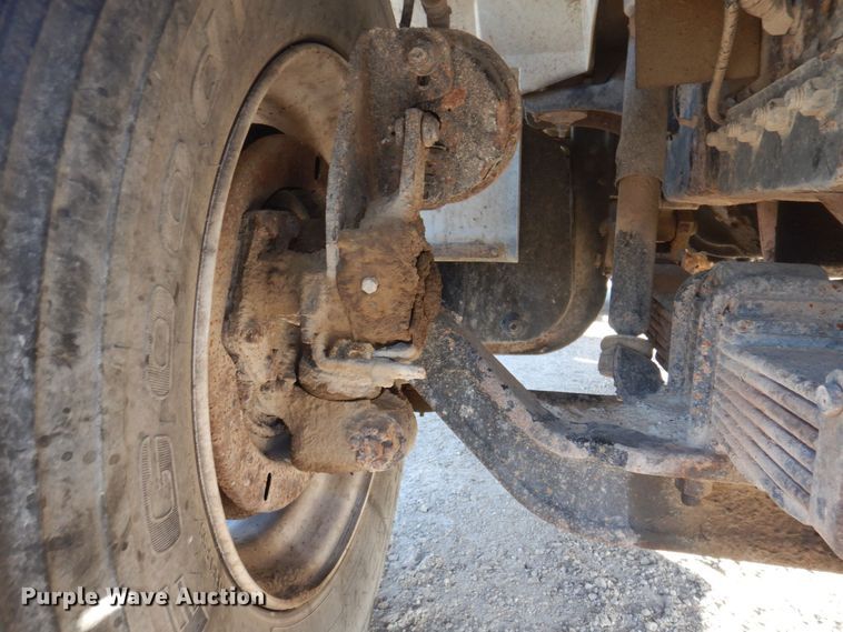 image for item MW9362 2000 International 4900  dump truck