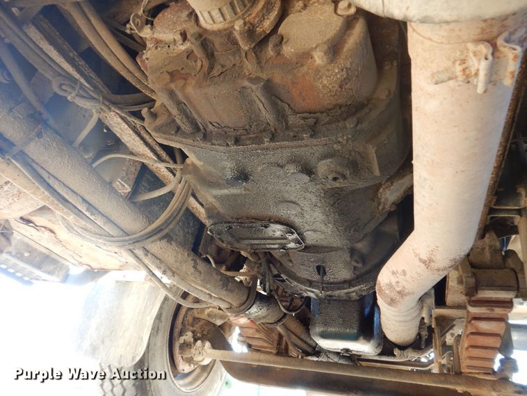 image for item MW9362 2000 International 4900  dump truck