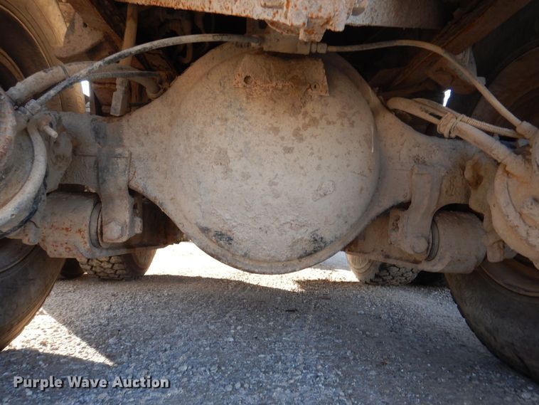 image for item MW9362 2000 International 4900  dump truck