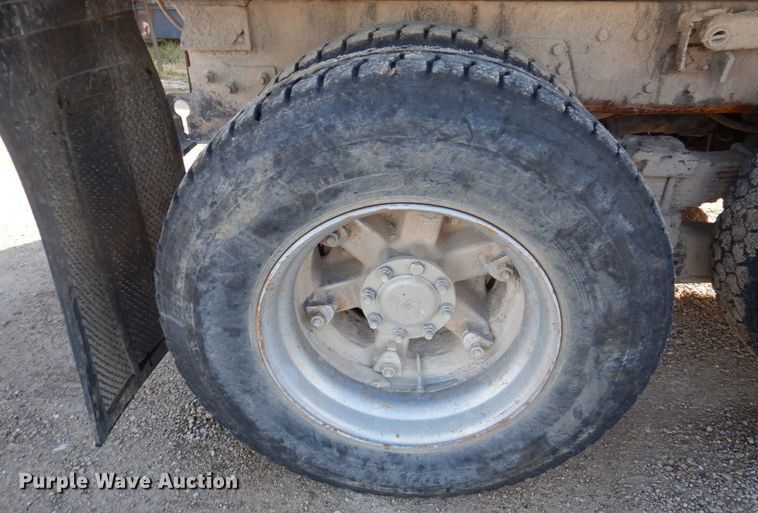 image for item MW9362 2000 International 4900  dump truck