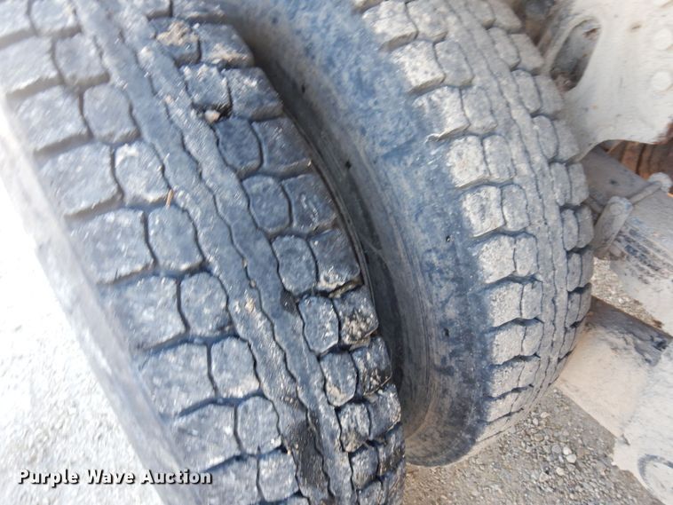 image for item MW9362 2000 International 4900  dump truck