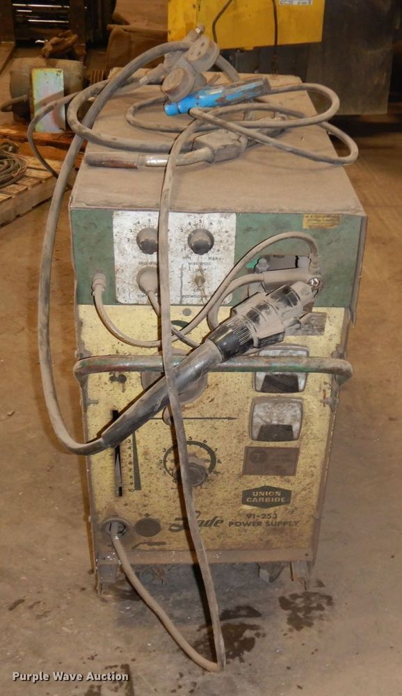 image for item AF9342 Linde Might Master 235  welder