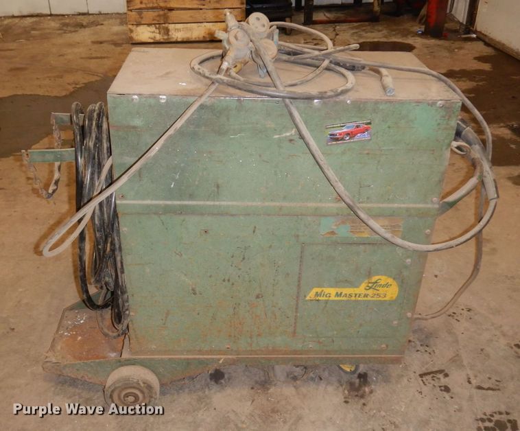 image for item AF9342 Linde Might Master 235  welder
