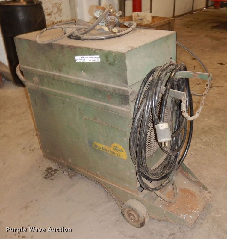 image for item AF9342 Linde Might Master 235  welder