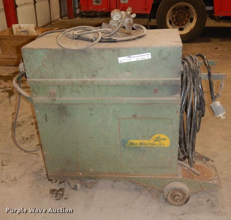 image for item AF9342 Linde Might Master 235  welder