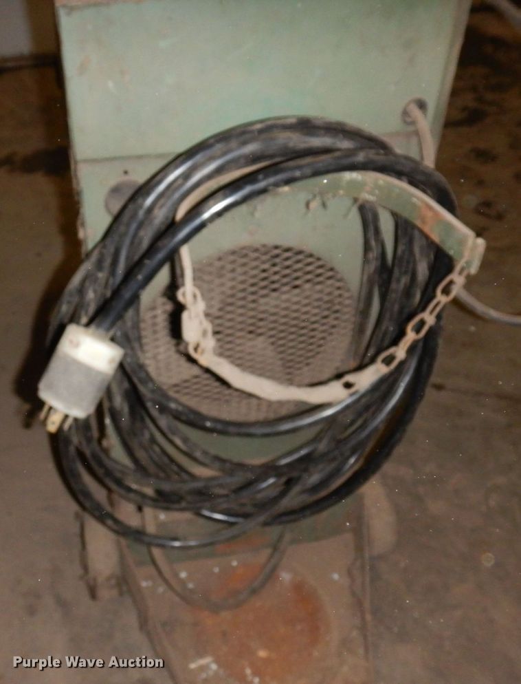 image for item AF9342 Linde Might Master 235  welder