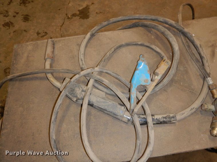 image for item AF9342 Linde Might Master 235  welder