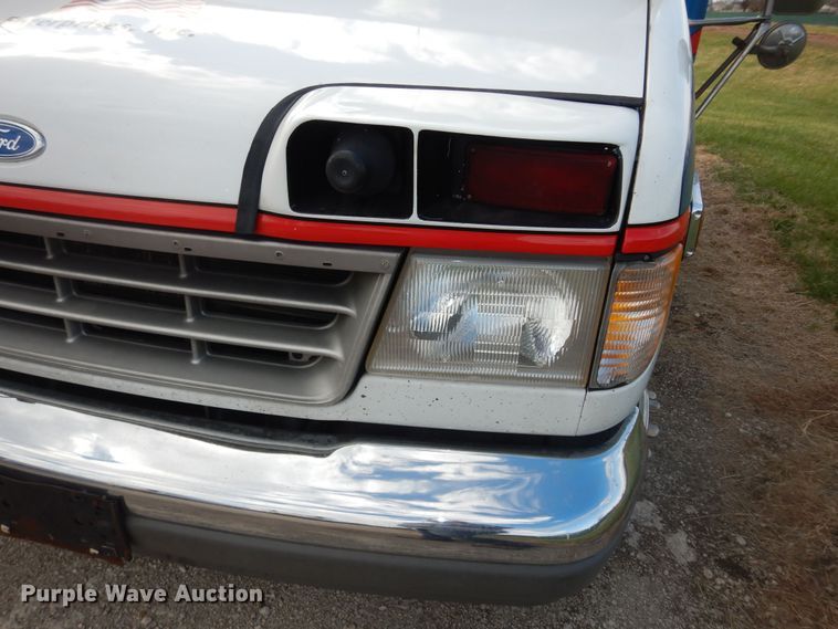 image for item DI6848 1993 Ford E350  ambulance