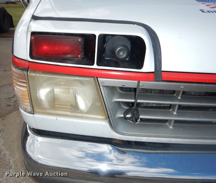 image for item DI6848 1993 Ford E350  ambulance