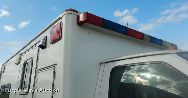 image for item DI6848 1993 Ford E350  ambulance