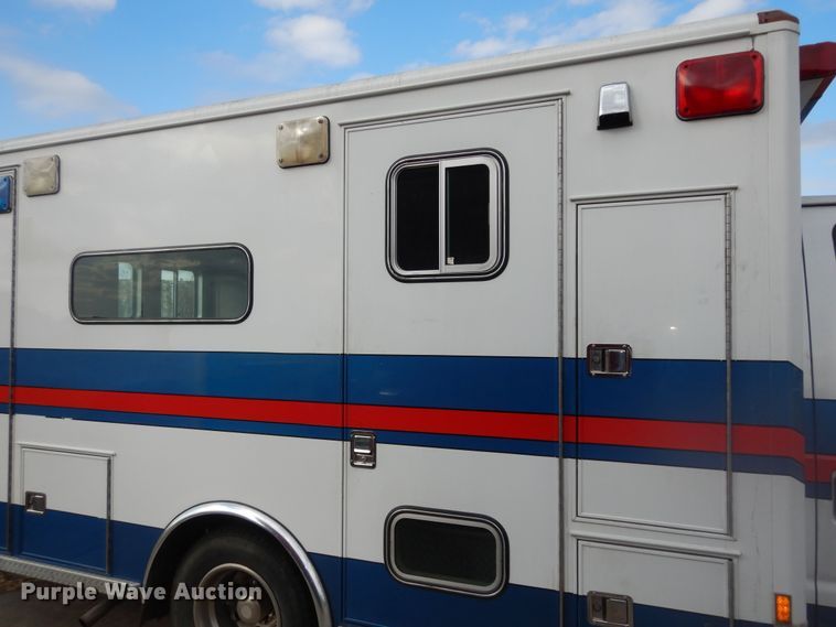 image for item DI6848 1993 Ford E350  ambulance