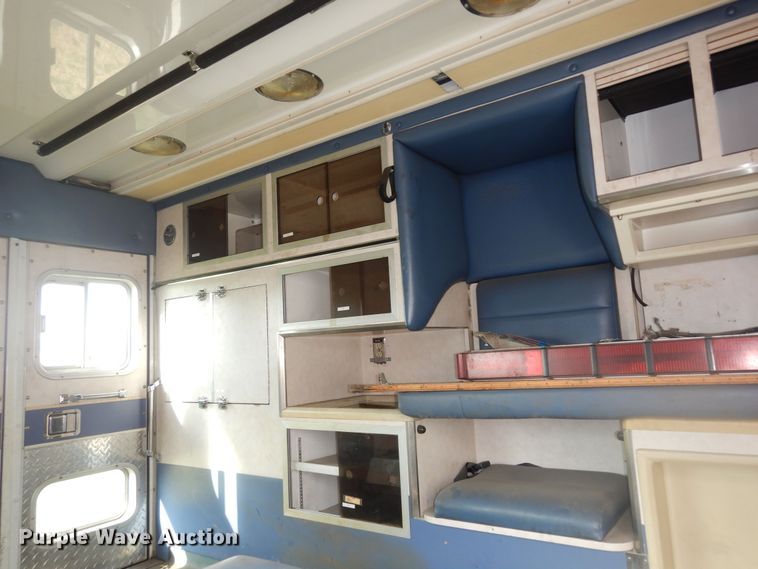 image for item DI6848 1993 Ford E350  ambulance