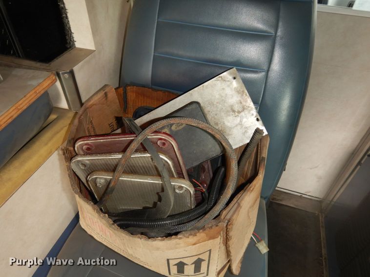 image for item DI6848 1993 Ford E350  ambulance