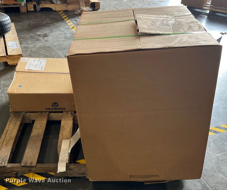 image for item DK7190 Kubota  seats