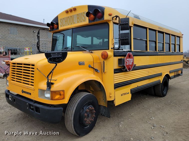 image for item DM8162 2000 International 3800  school bus