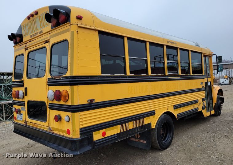 image for item DM8162 2000 International 3800  school bus