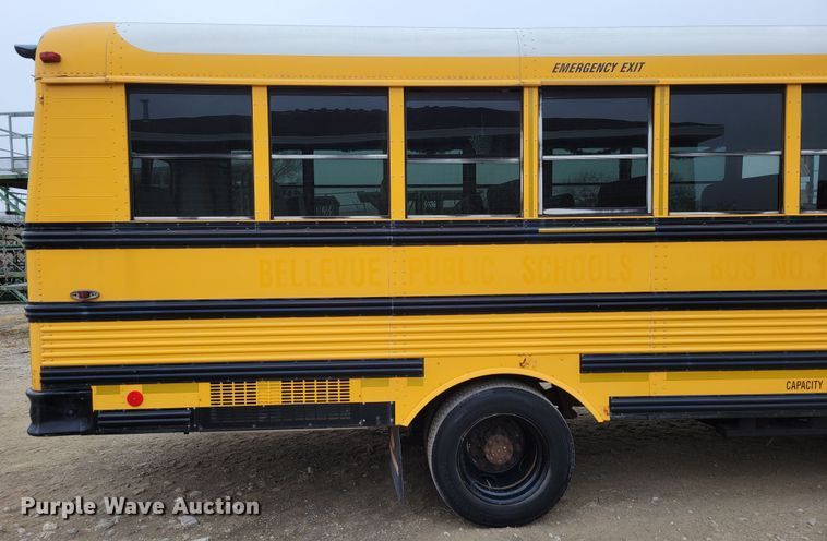 image for item DM8162 2000 International 3800  school bus