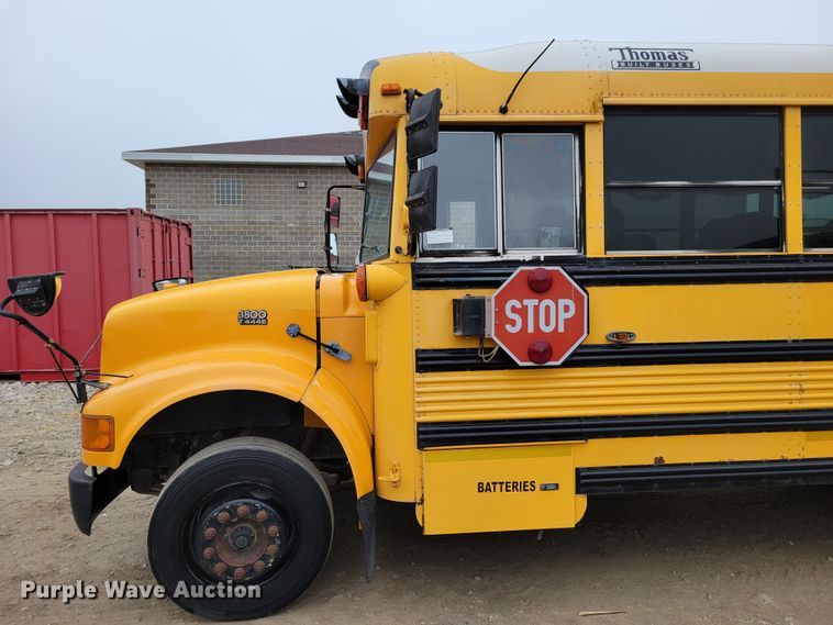 image for item DM8162 2000 International 3800  school bus