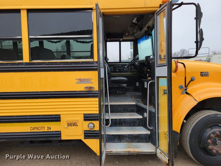 image for item DM8162 2000 International 3800  school bus
