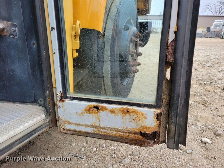 image for item DM8162 2000 International 3800  school bus