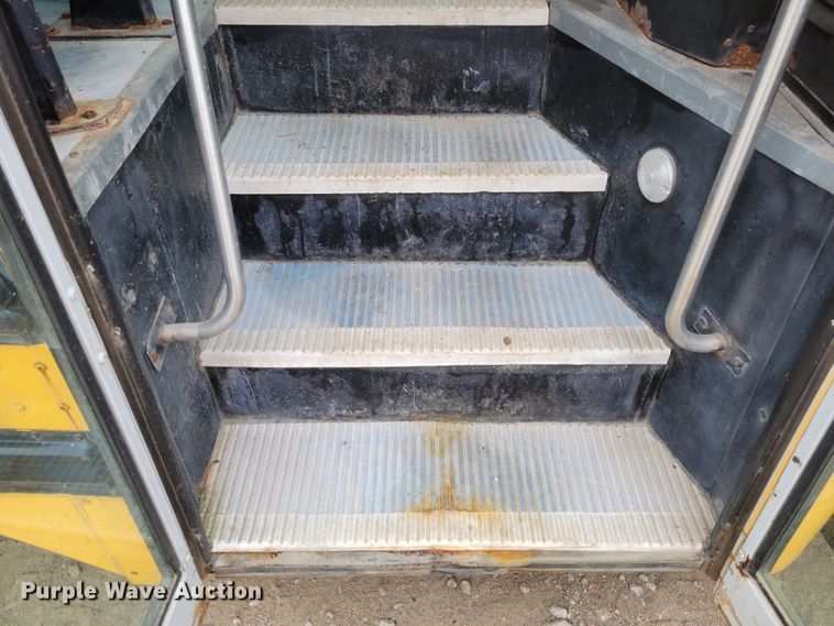 image for item DM8162 2000 International 3800  school bus