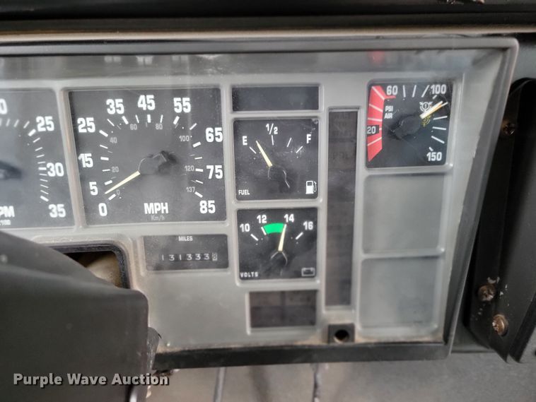 image for item DM8162 2000 International 3800  school bus