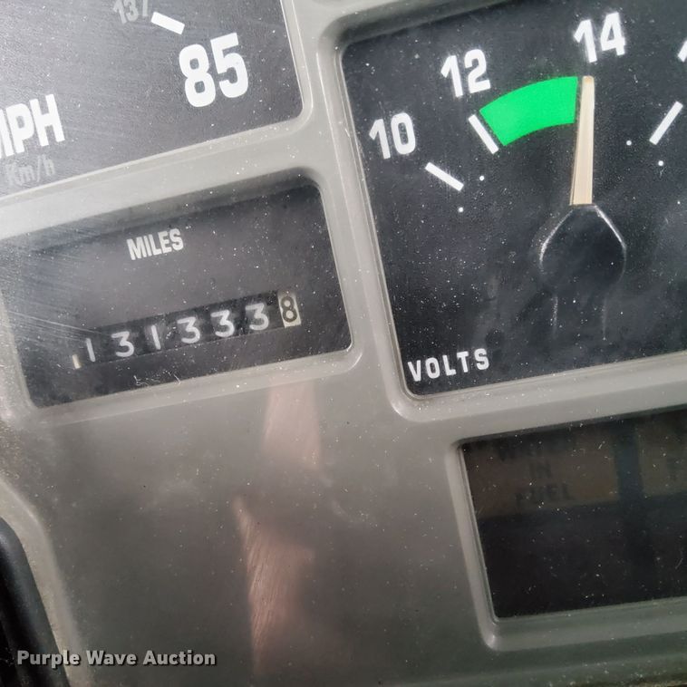 image for item DM8162 2000 International 3800  school bus