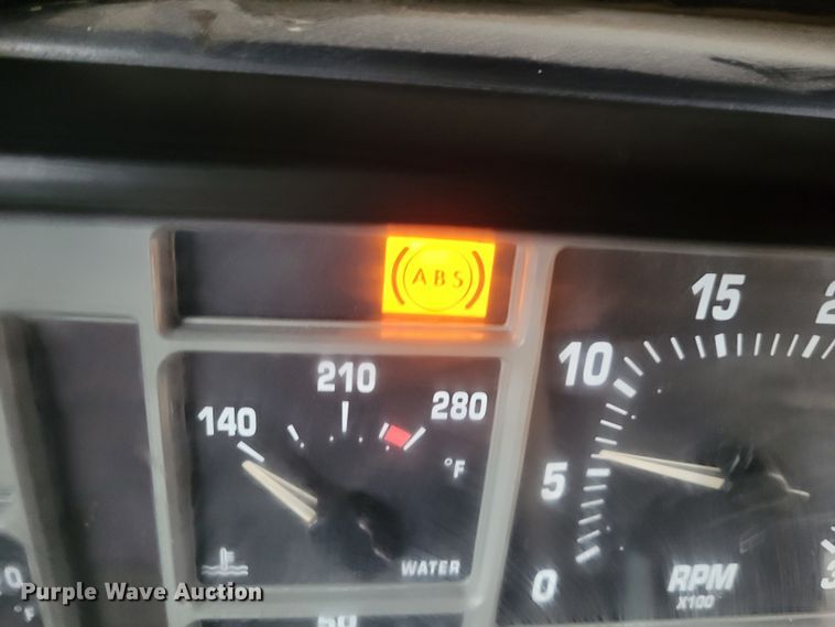 image for item DM8162 2000 International 3800  school bus