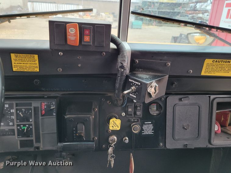 image for item DM8162 2000 International 3800  school bus