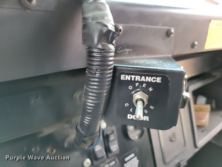 image for item DM8162 2000 International 3800  school bus