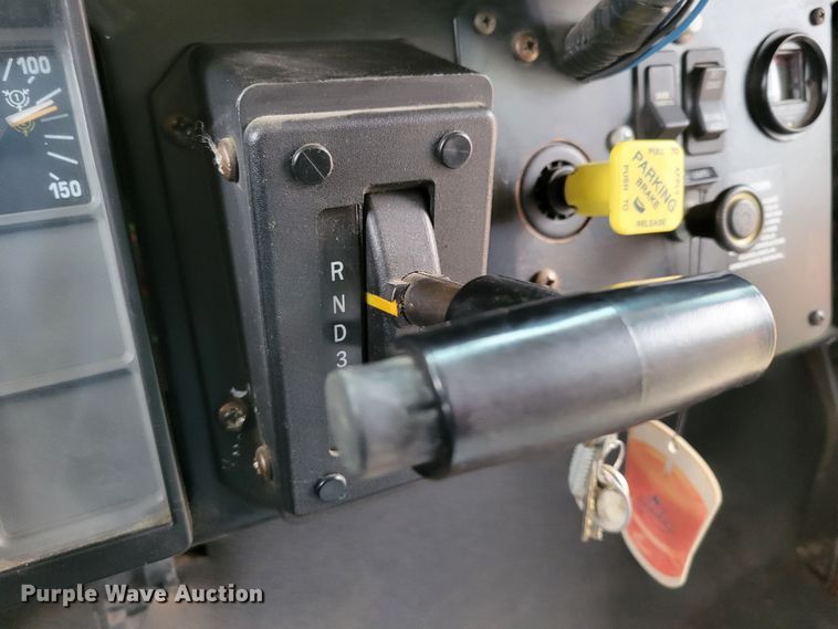 image for item DM8162 2000 International 3800  school bus