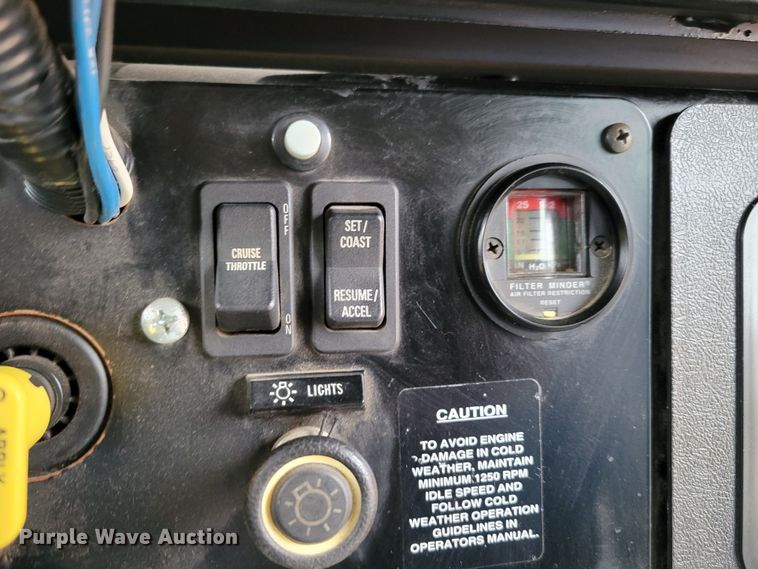 image for item DM8162 2000 International 3800  school bus