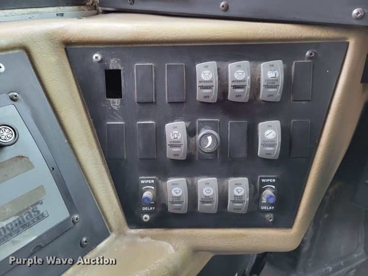 image for item DM8162 2000 International 3800  school bus