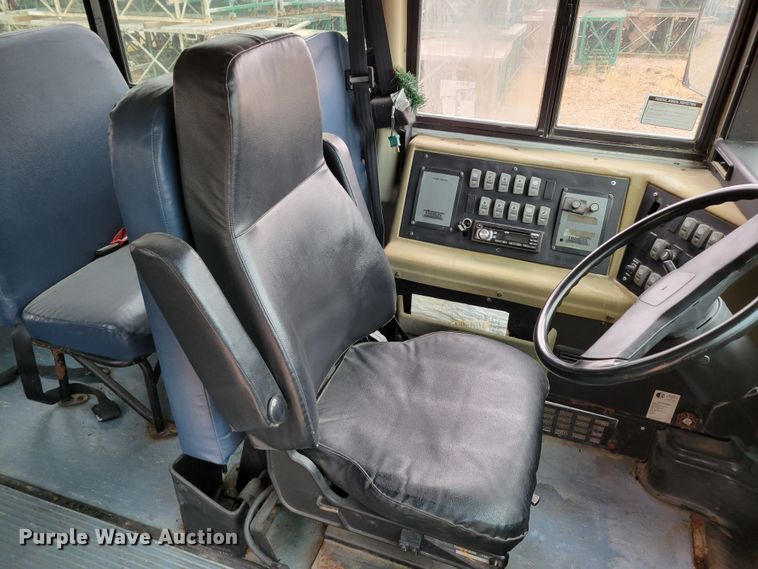 image for item DM8162 2000 International 3800  school bus