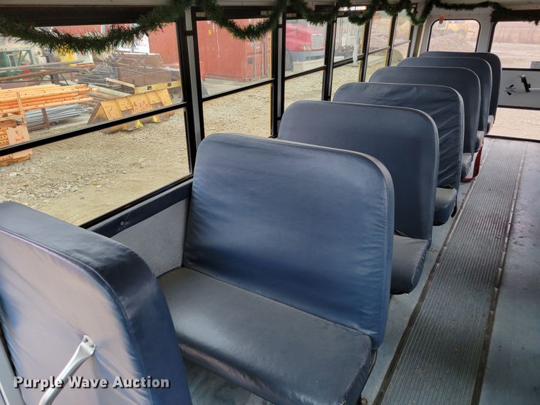 image for item DM8162 2000 International 3800  school bus