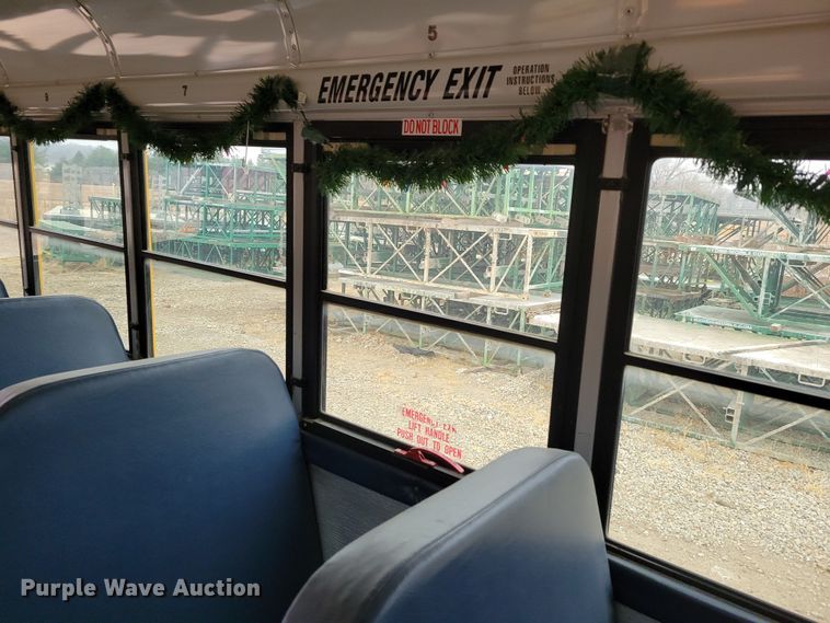 image for item DM8162 2000 International 3800  school bus