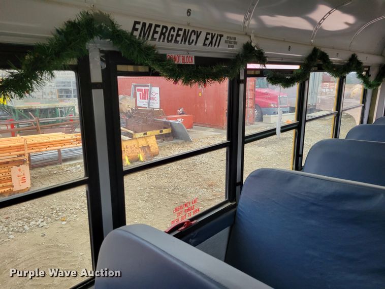 image for item DM8162 2000 International 3800  school bus