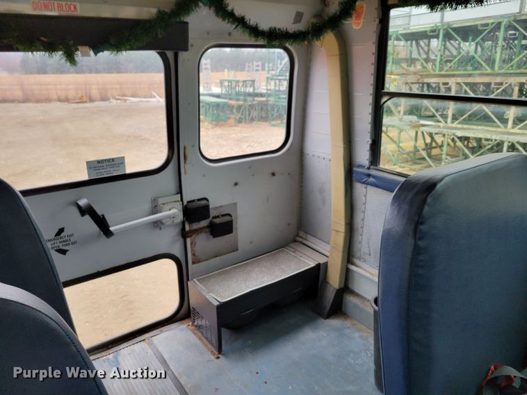 image for item DM8162 2000 International 3800  school bus