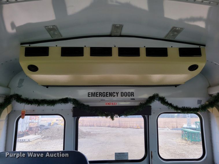 image for item DM8162 2000 International 3800  school bus