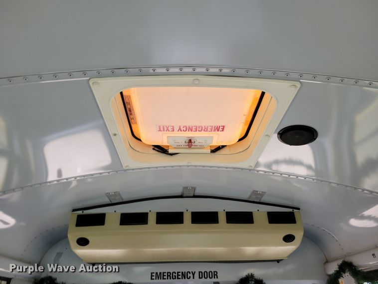 image for item DM8162 2000 International 3800  school bus