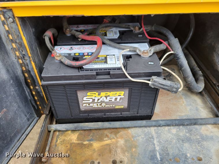 image for item DM8162 2000 International 3800  school bus