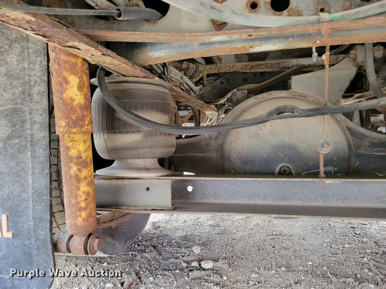 image for item DM8162 2000 International 3800  school bus