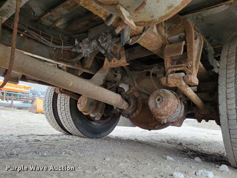 image for item DM8162 2000 International 3800  school bus