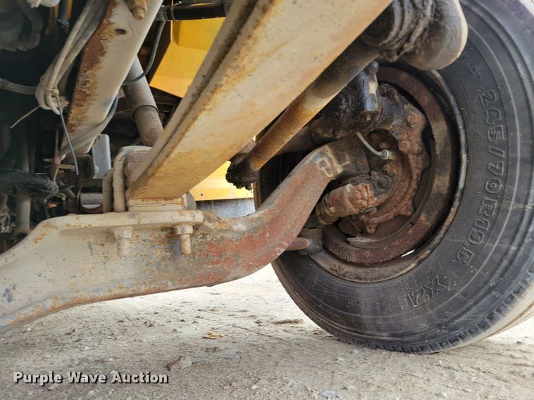 image for item DM8162 2000 International 3800  school bus